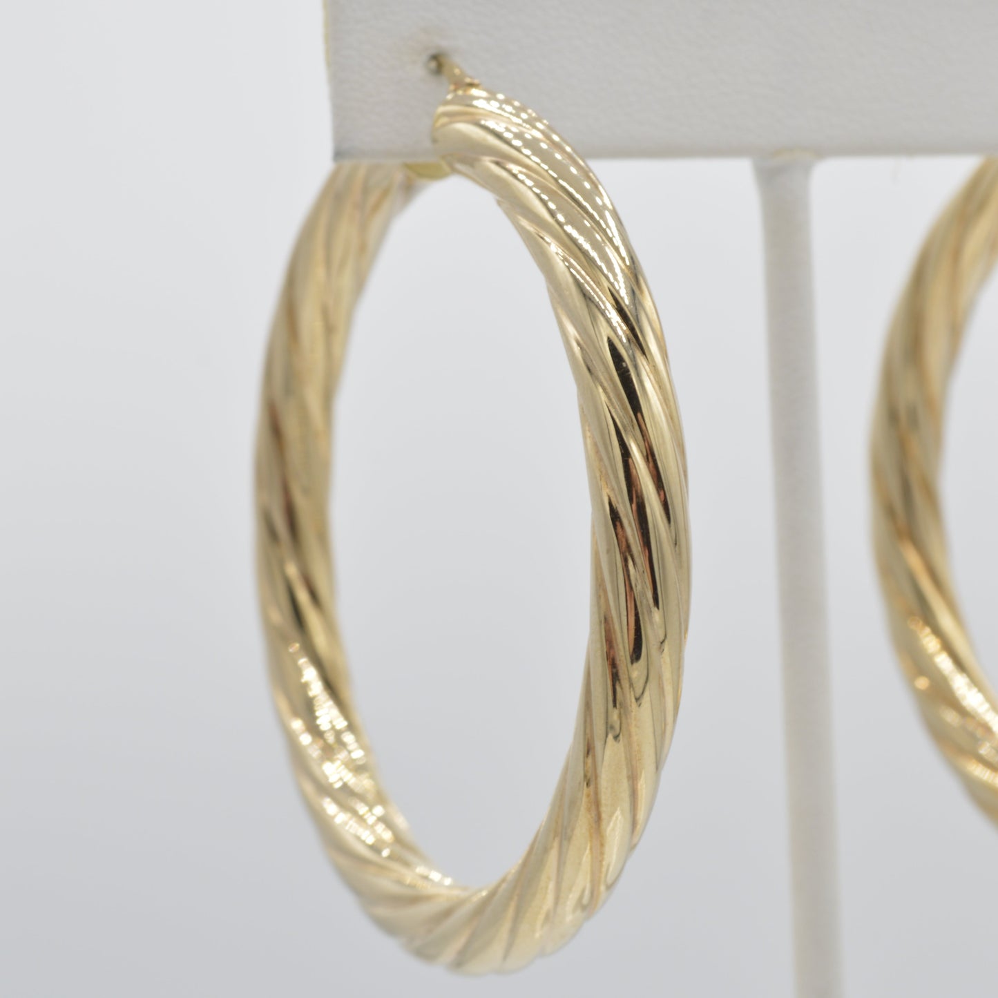 Twisting Hoop
