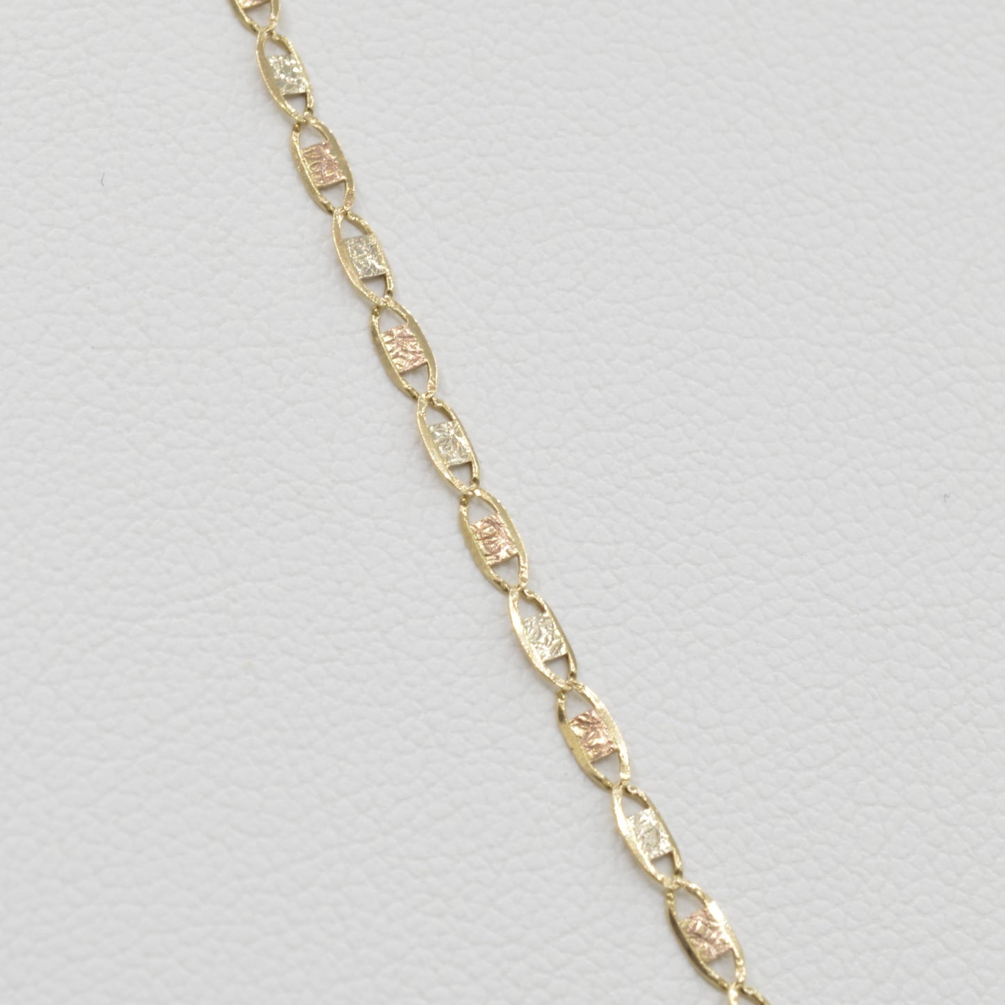 Tricolored Chain, 23"