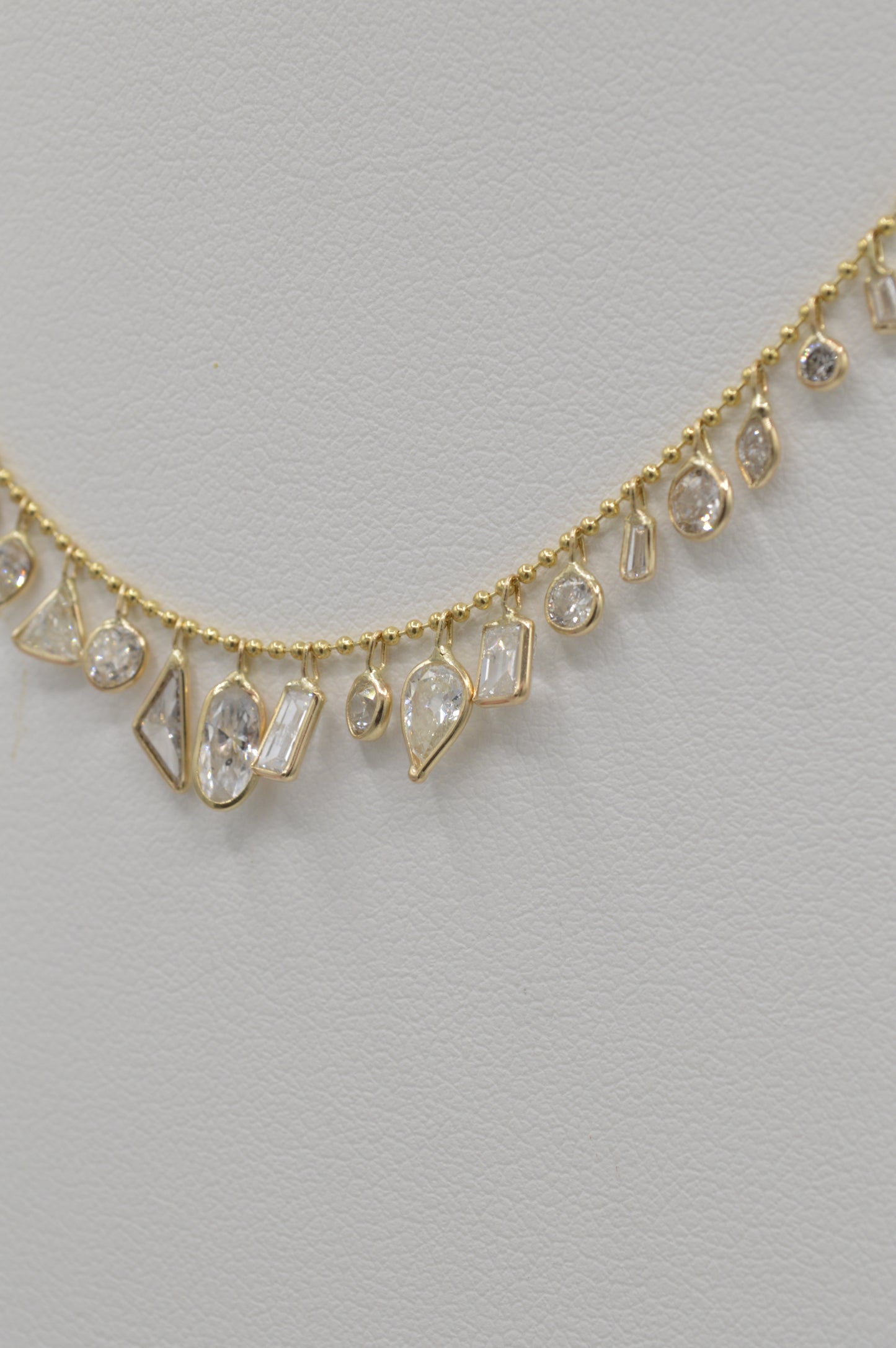 Dainty Diamond Shapes, 15"