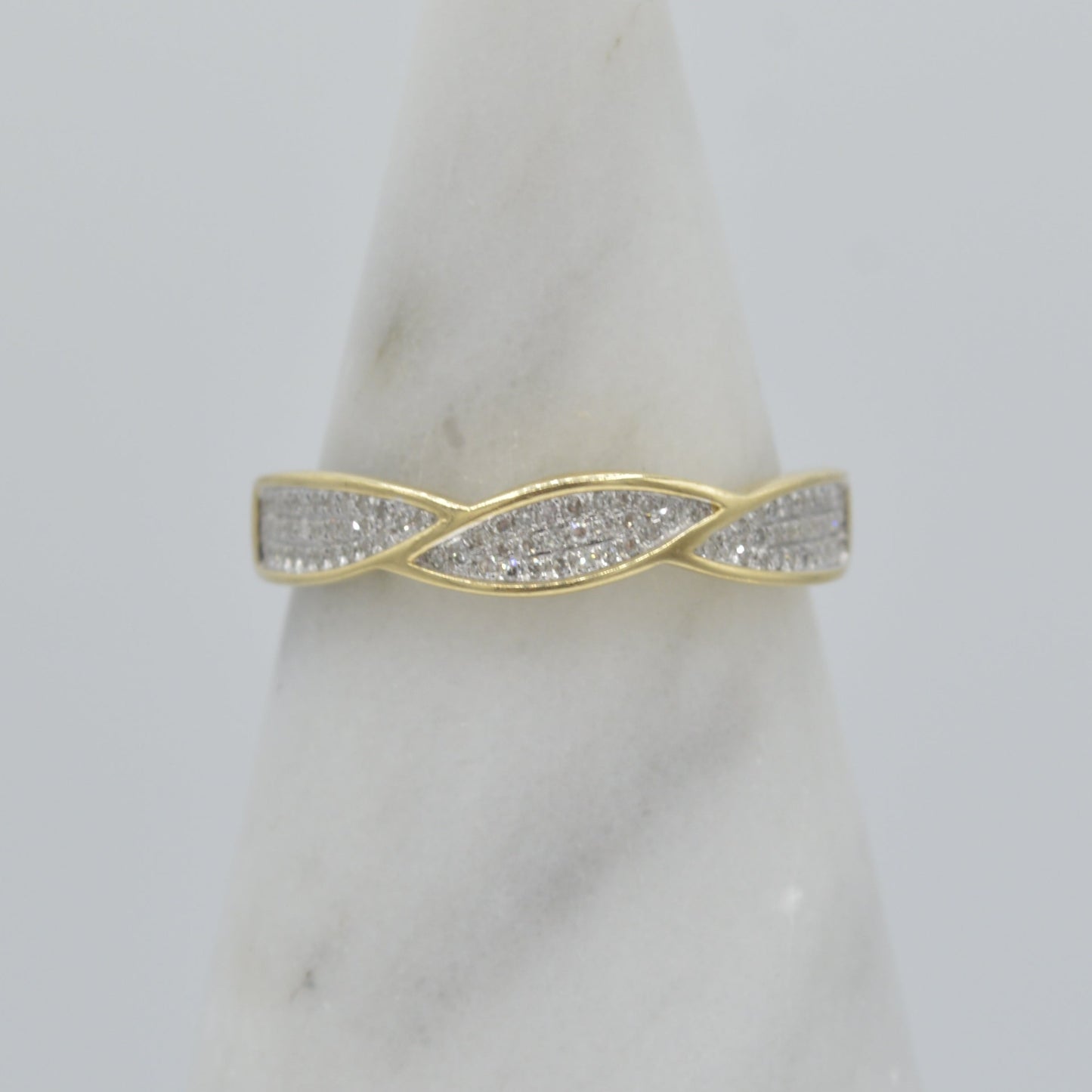Pavé Petal Band