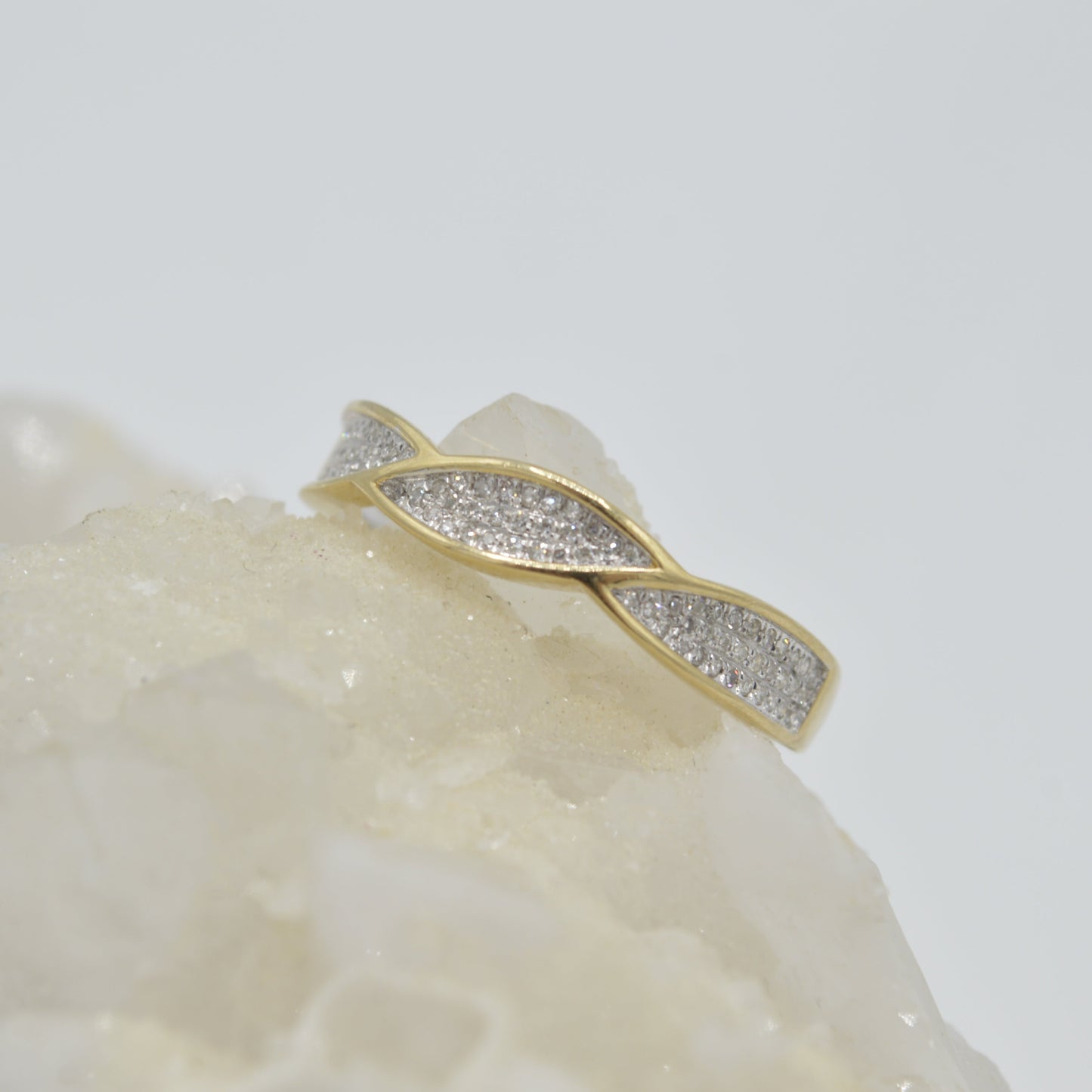 Pavé Petal Band