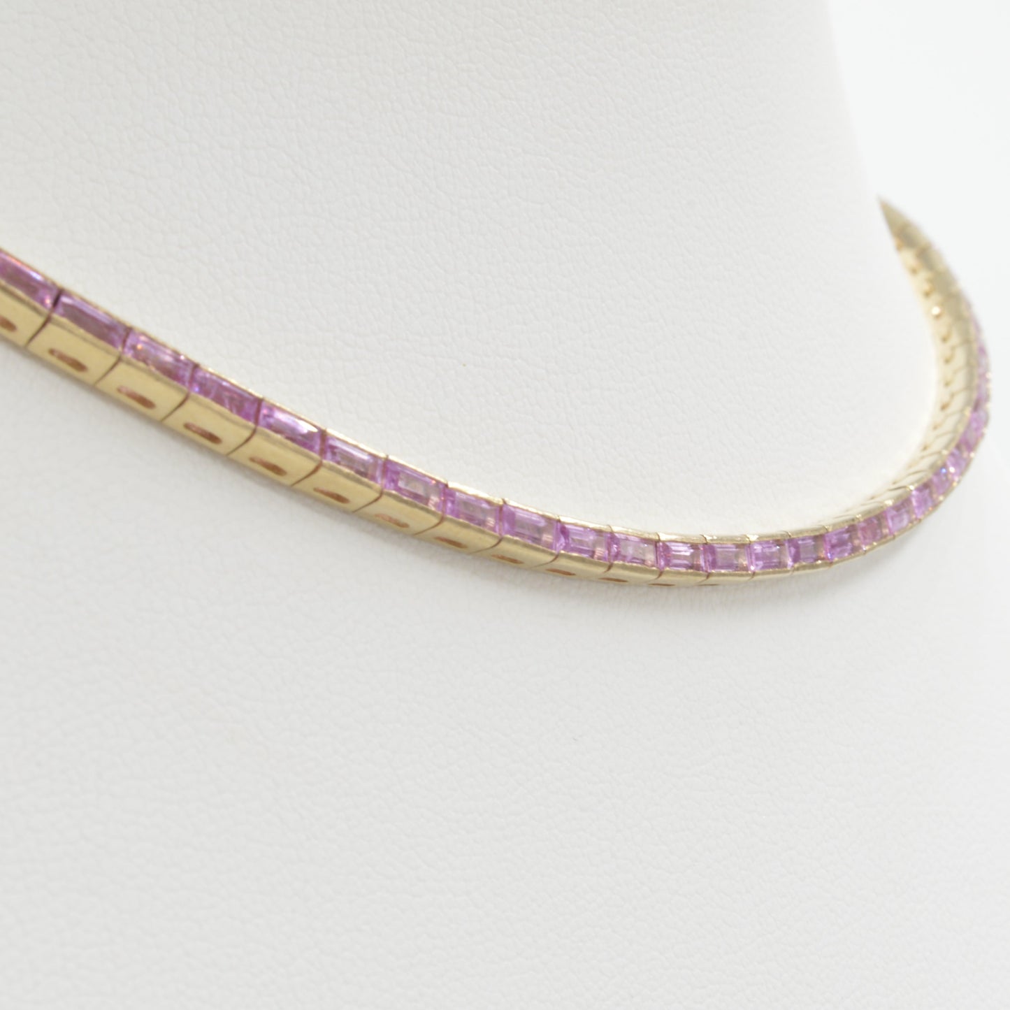 Pink Pink Sapphire Collar