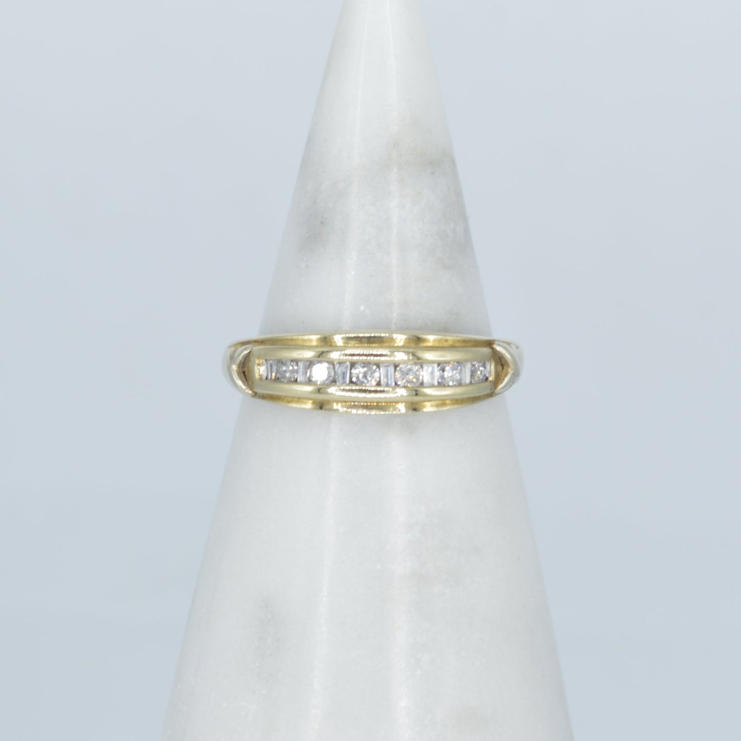 Baguette & Round Diamond Ring