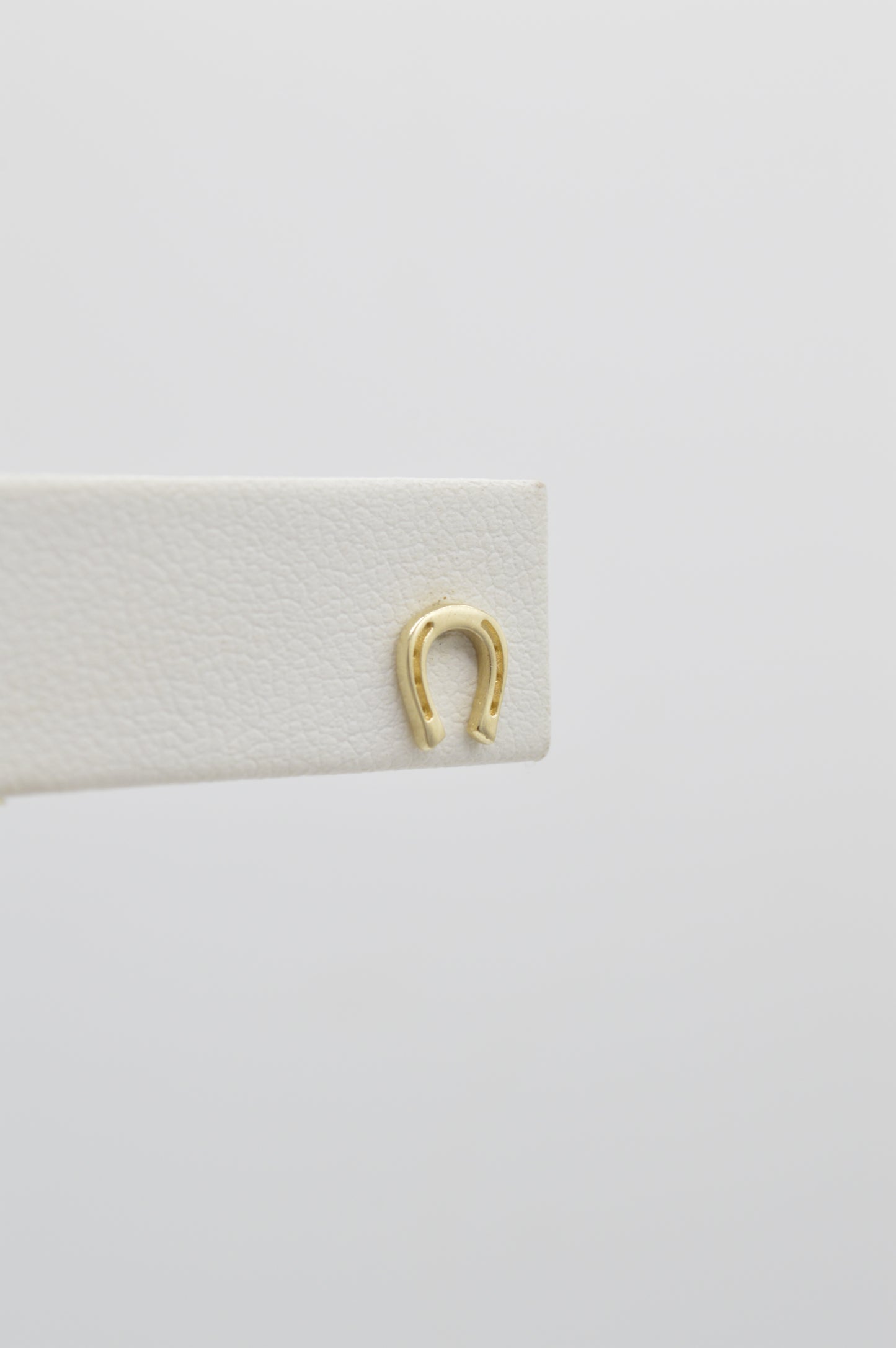 Horseshoe Studs, 10k