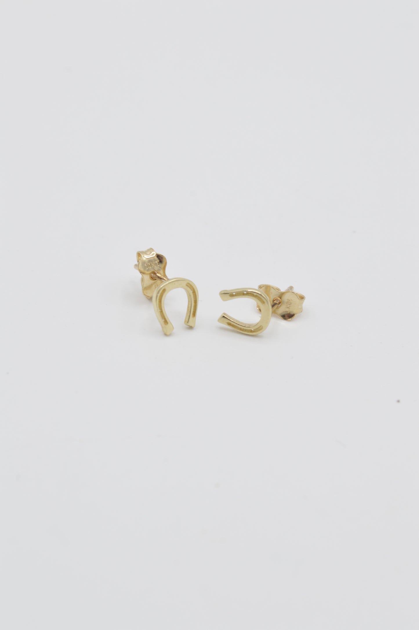 Horseshoe Studs, 10k