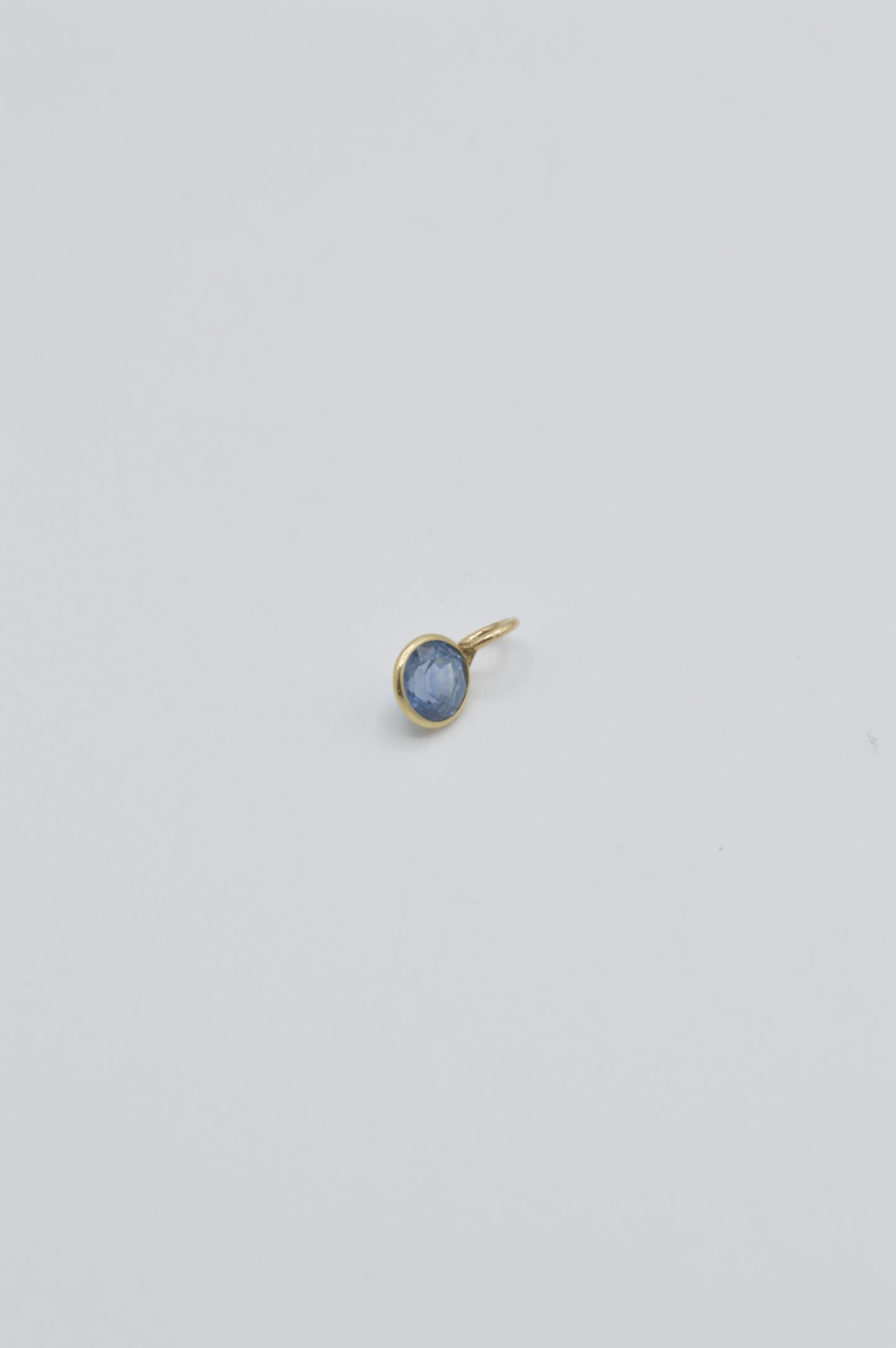 Round Deep Blue Topaz, 14k